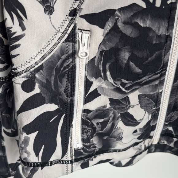 lululemon athletica Monochrome Floral Utility Jacket - Picture 4 of 9